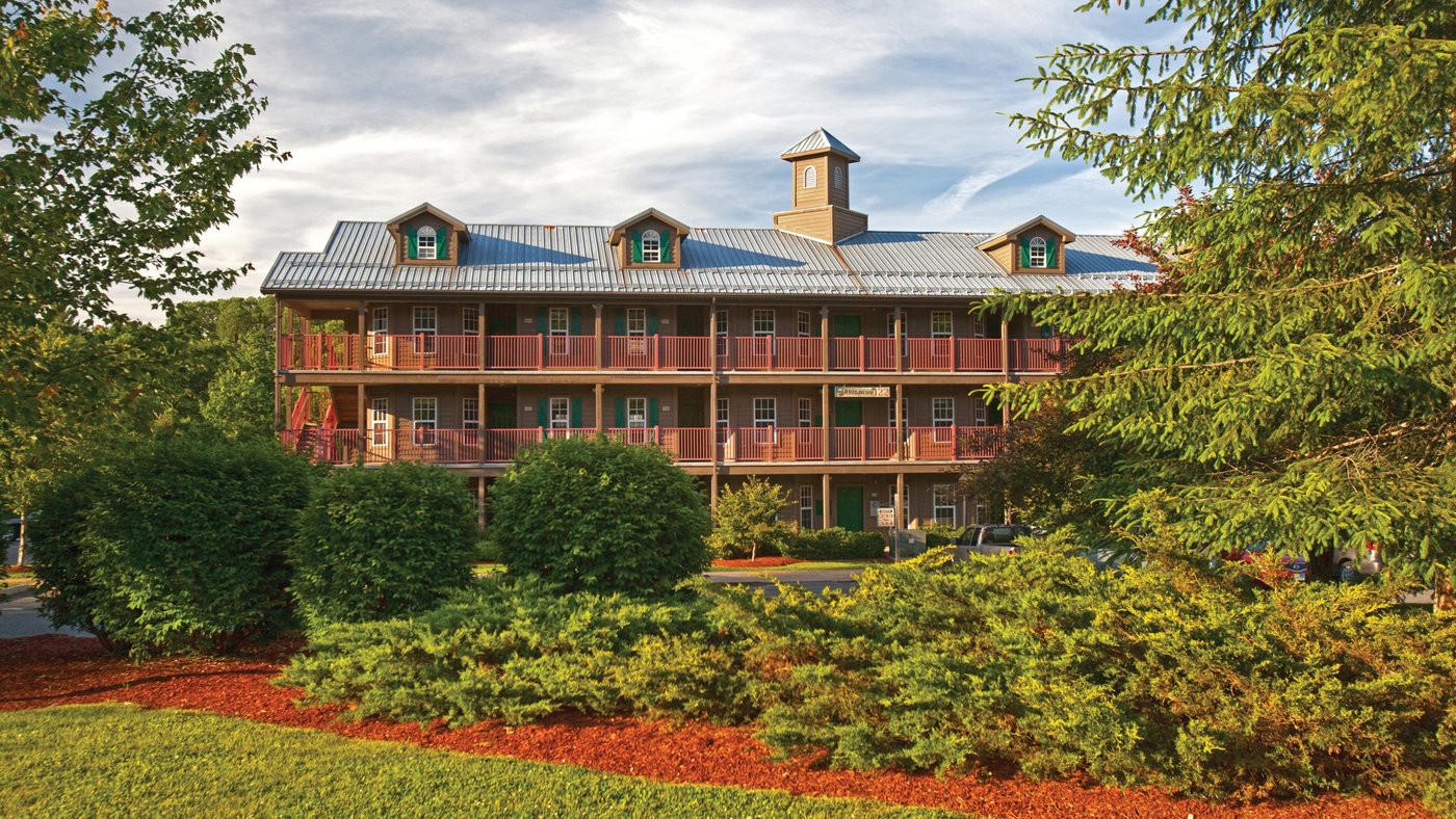 HOLIDAY INN CLUB VACATIONS OAK N SPRUCE RESORT BERKSHIRES $164 ...