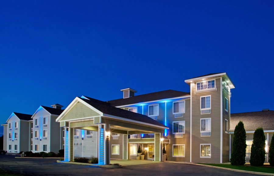 HOLIDAY INN EXPRESS NEW BUFFALO $82 ($̶1̶2̶7̶) - Prices & Hotel Reviews ...