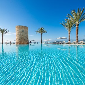 Infinity pool