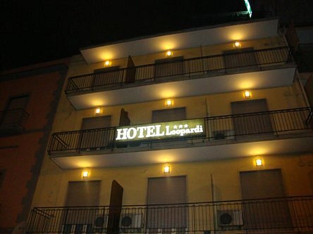 Hotel Leopardi Napoli, hotel em Nápoles