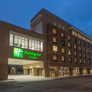 Main Entrance to Hotel Lobby