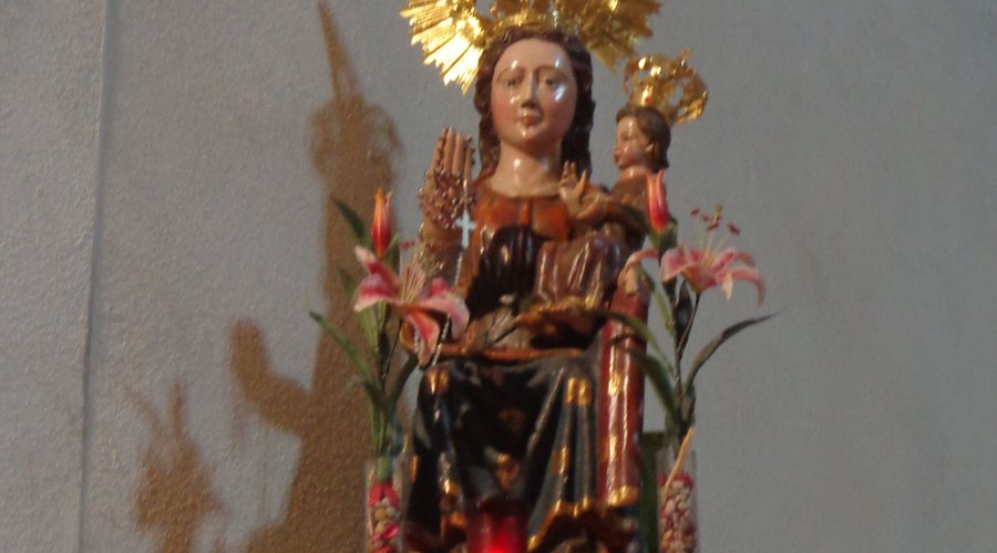 Talla de la Virgen.