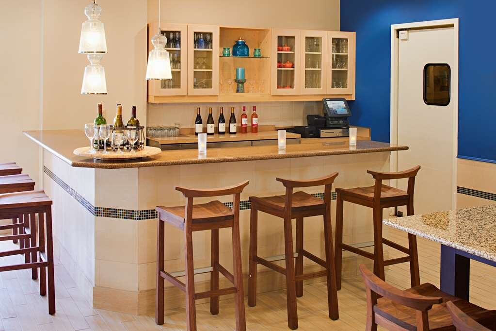 Hotel photo 1 of Hilton Garden Inn Orlando International Drive North.