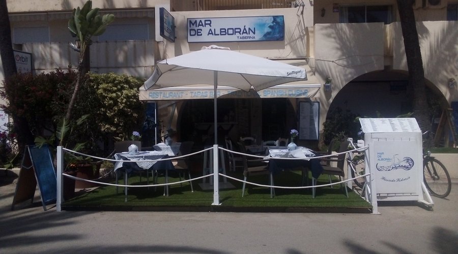 Disfruta de nuestra renovada terraza