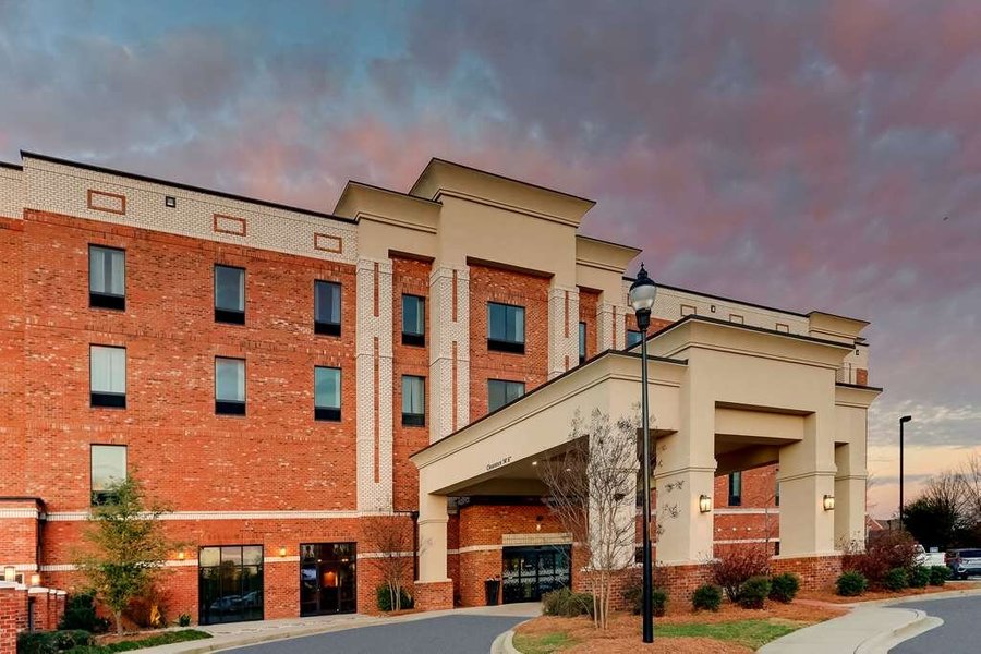 HAMPTON INN & SUITES HARTSVILLE $118 ($̶1̶5̶9̶) - Updated 2022 Prices ...