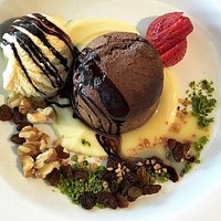Coulant de chocolate casero con helado de vainilla