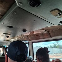Lixo de transporte para o morro, fedido, sujo e destruido