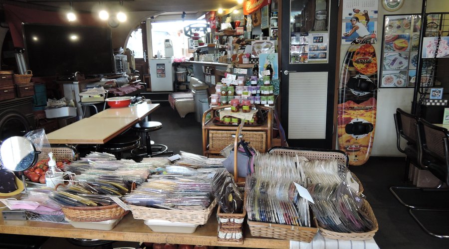 店内　手作りグッズがいっぱい