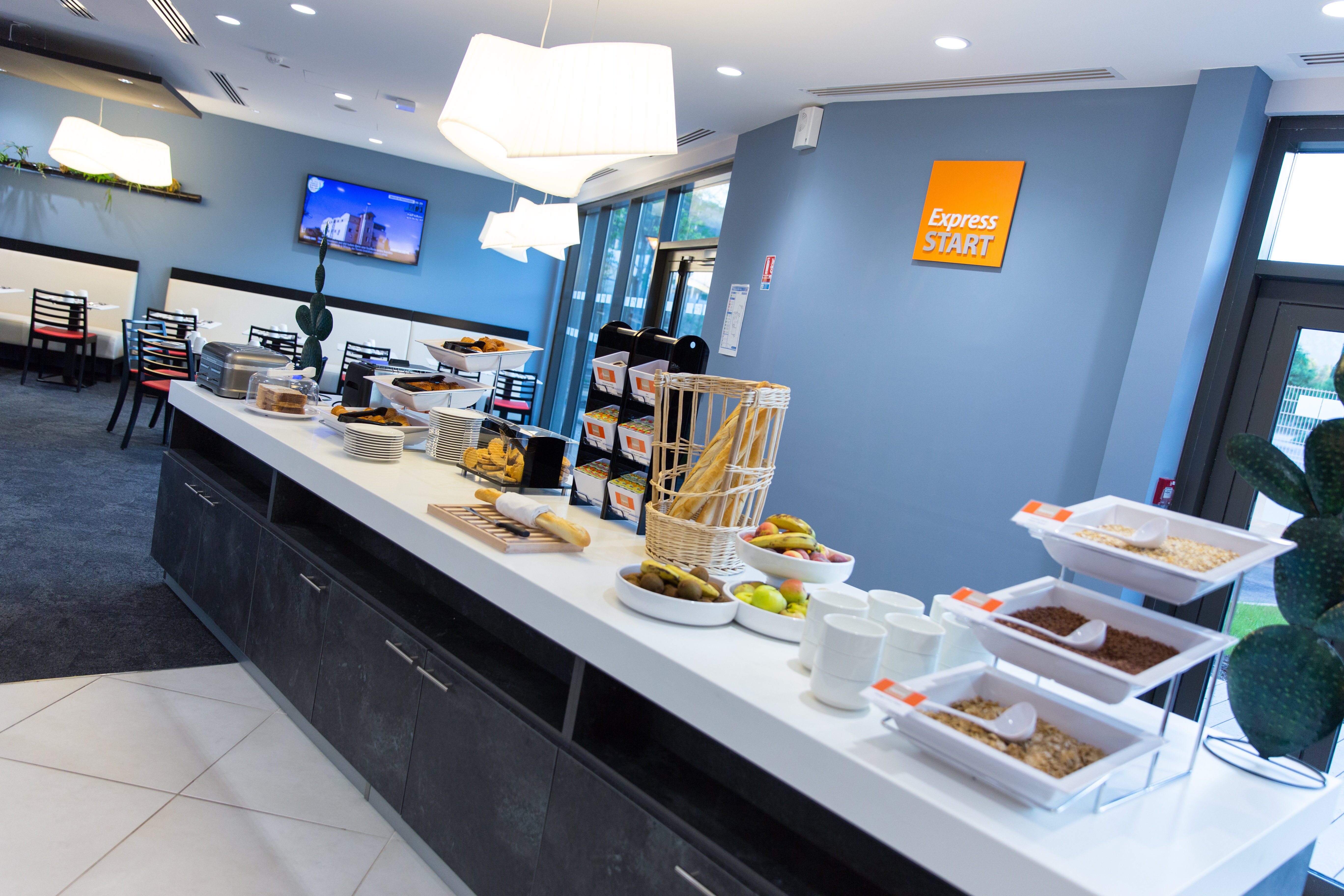 HOLIDAY INN EXPRESS TOULON - EST, AN IHG HOTEL $75 ($̶8̶3̶ 