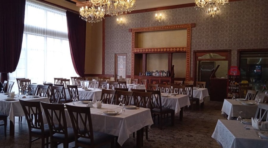 Restaurant hole