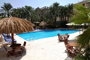 حمام السباحة والشاطئ