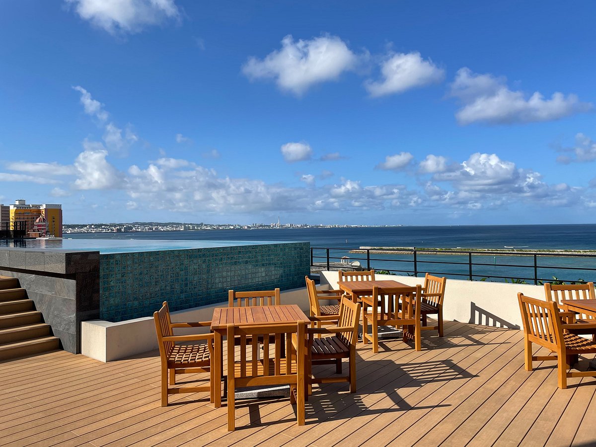 Modern hotel with amazing ocean views - Review of Hilton Okinawa Chatan