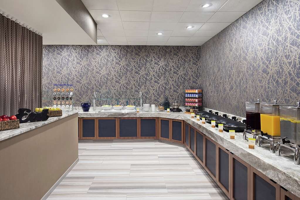 Hotel photo 2 of DoubleTree by Hilton Hotel Newark Airport.