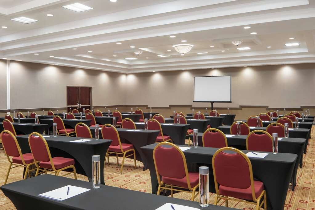 Hotel photo 5 of DoubleTree by Hilton Hotel Newark Airport.