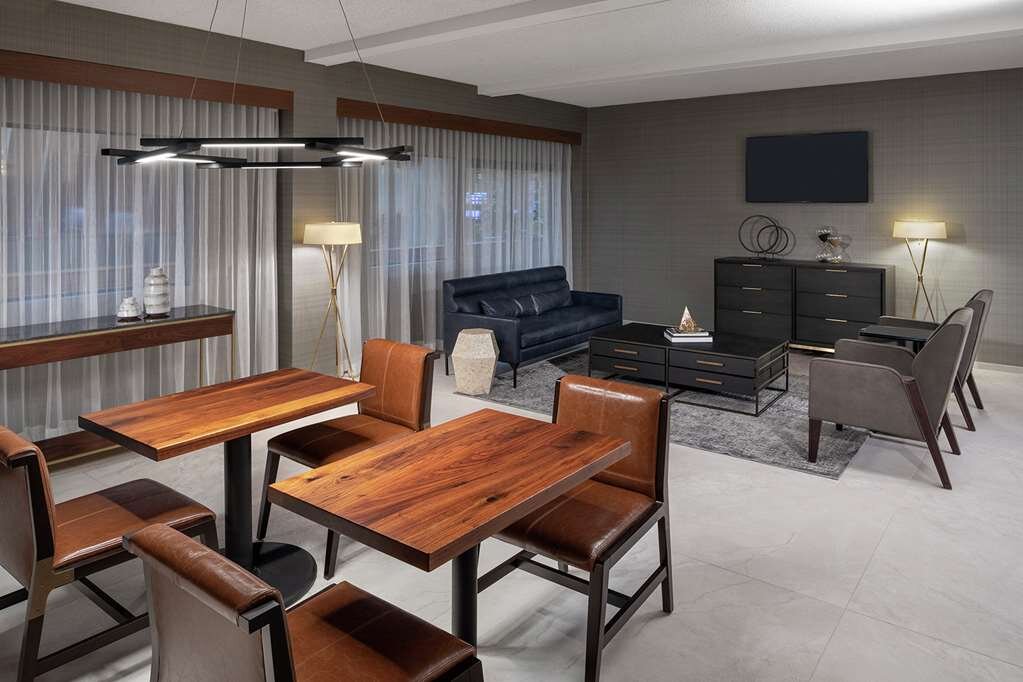 Hotel photo 46 of DoubleTree by Hilton Hotel Newark Airport.