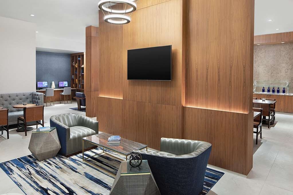Hotel photo 14 of DoubleTree by Hilton Hotel Newark Airport.