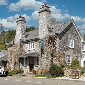 Exterior photo of Polraen Country House Hotel, Looe, Cornwall with onsite parking, large garden, bar, guest lounge and only 3 minutes drive from Looe. 