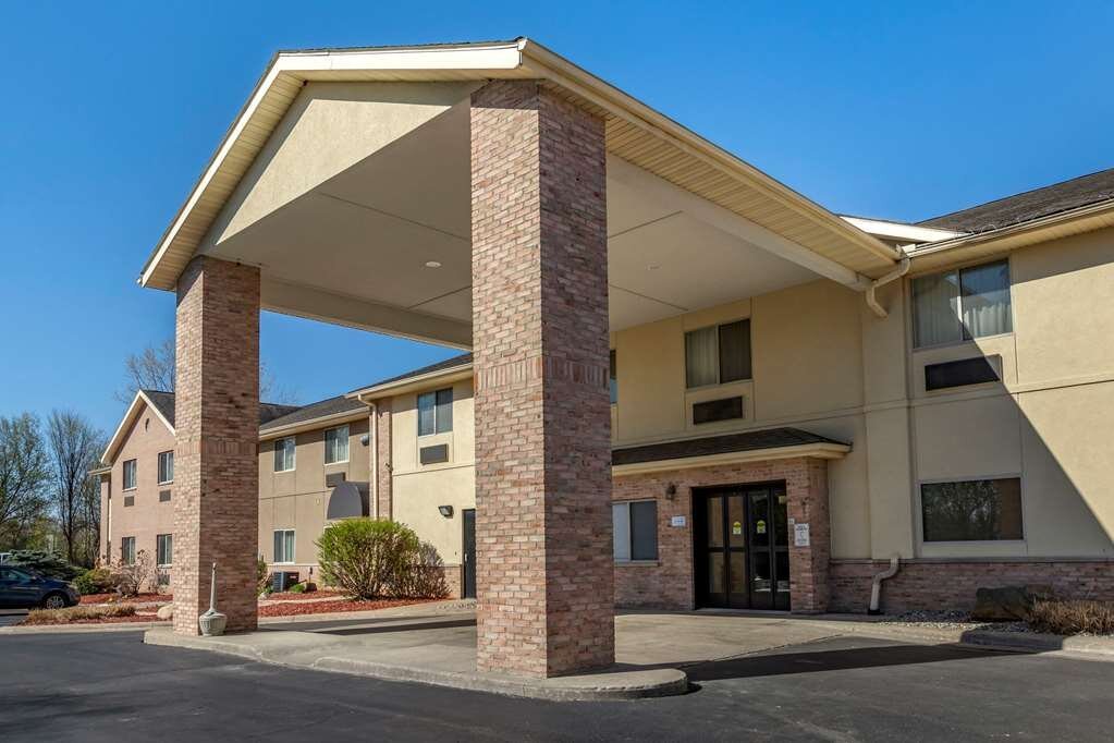 COMFORT INN & SUITES - Updated 2024 Prices & Hotel Reviews (Paw Paw, MI)