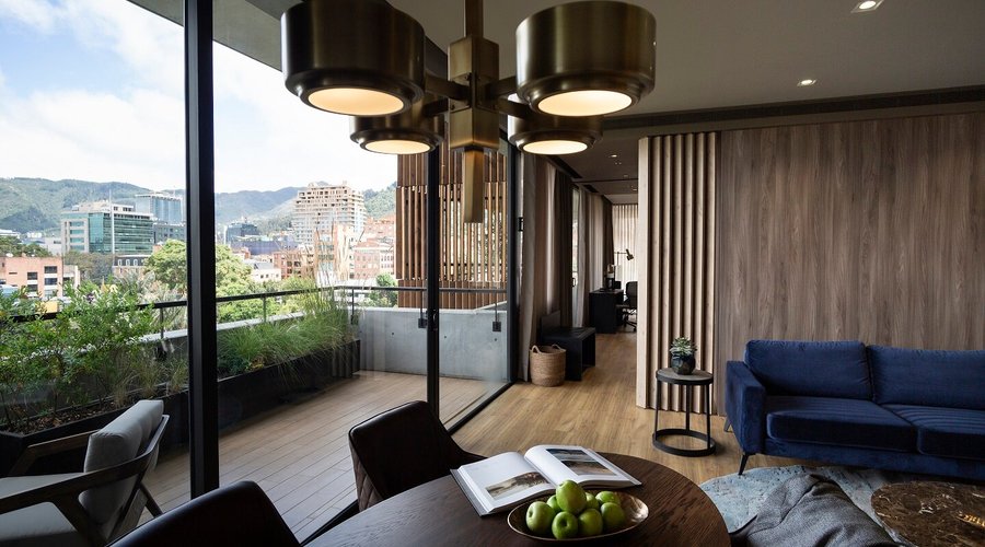 Increibles vistas desde las terrazas de nuestras apartasuites que combinan nuestro diseño original con la naturaleza del parque de la 93 y las montañas.