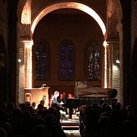 Bertrand Chamayou in der Kirche Rougemont