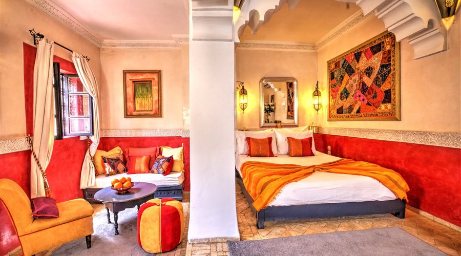Attarine Double Room comes with a raised floor for the double bed, an en suite bathroom, an indoor salon for those intimate relaxed moments and a small private terrace overflowing with shady greenery.