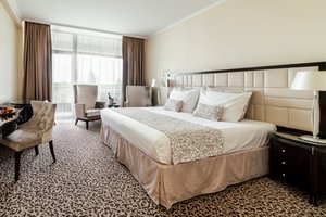 Room & Suite