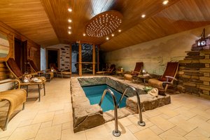 Pool & Beach