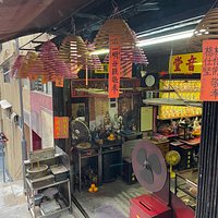 The Shui Yuet temple is one of three temples in Tai Ping Shan St, Sheung Wan. It is the smallest of the three.