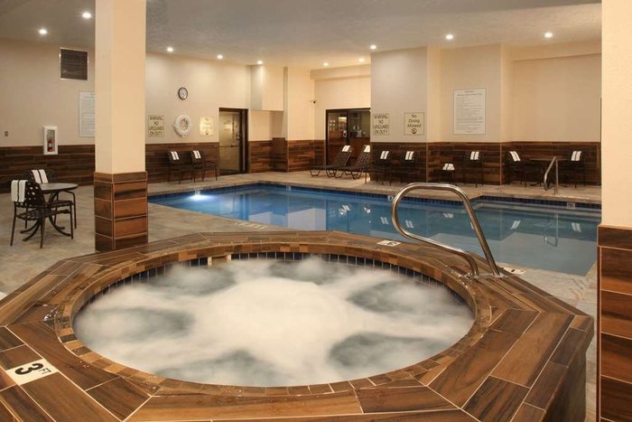 Quality Inn Oakwood Pool Pictures & Reviews - Tripadvisor