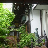 境内