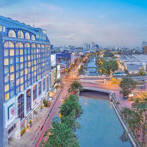 The Quarter Hualamphong By UHG in Bangkok, image may contain: City, Urban, Downtown, Cityscape