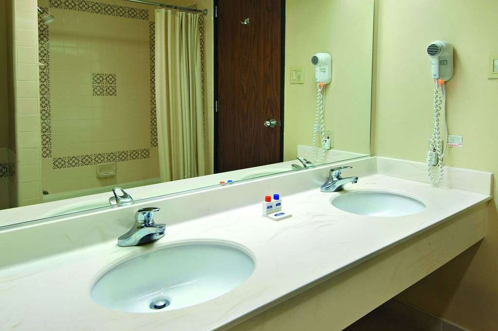 Hotel photo 56 of Howard Johnson by Wyndham Anaheim Hotel and Water Playground.