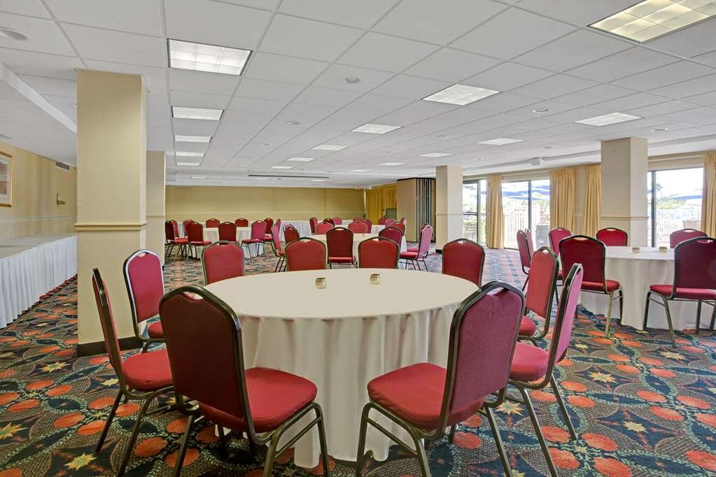 Hotel photo 15 of Ramada by Wyndham Sarasota Waterfront.