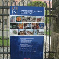 Werbung am Eingang des städtischen Museums in Halberstadt