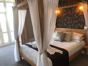 Room & Suite