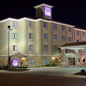 Hotel near Six Flags Fiesta Texas and UTSA