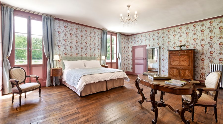 CHATEAU DE LA VILLEDUBOIS - Updated 2025 Prices & Villa Reviews (Mordelles, France) CHATEAU DE LA VILLEDUBOIS - Updated 2025... 