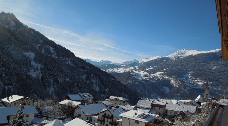 Aussicht ins Dorf Kauns und nach Serfaus-Fiss-Ladis vom Balkon im GÄSTEHAUS ANNEMARIE