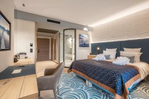 Room & Suite
