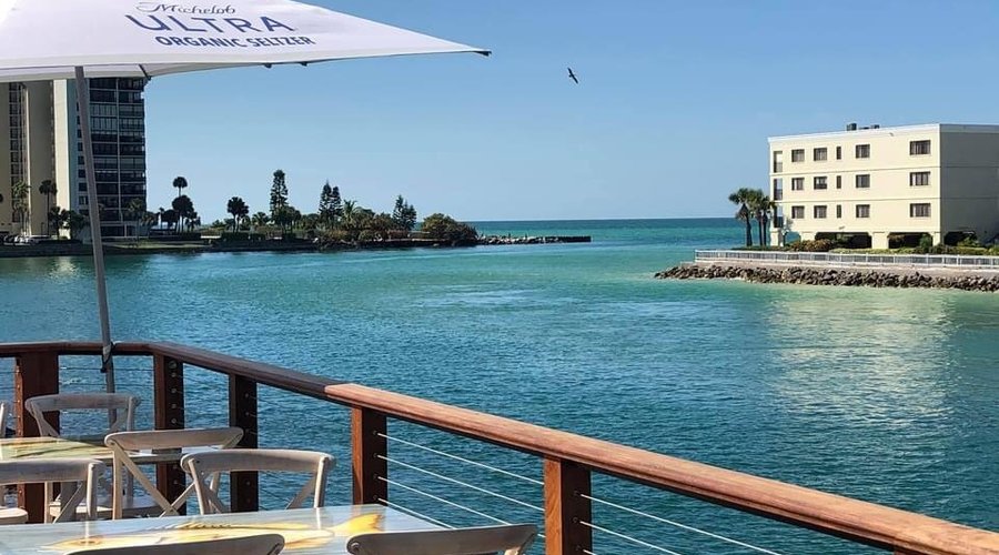 Buoy’s Waterfront Bar & Grill