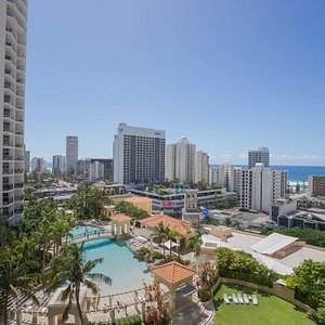 Mantra-Towers-of-Chevron-Surfers-Paradise-Swimming-Pool