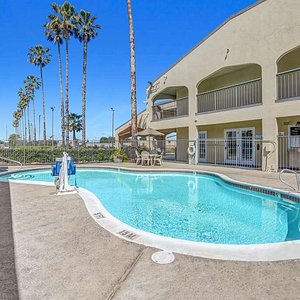 Motel Lodi CA Pool