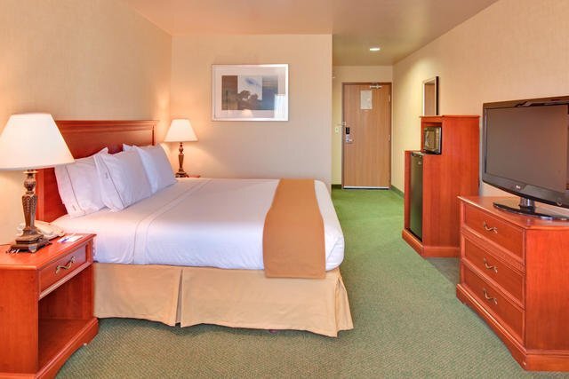 Hotel photo 21 of Holiday Inn Express & Suites Tehachapi Hwy 58/Mill St., an IHG hotel.