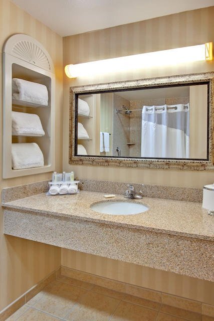 Hotel photo 11 of Holiday Inn Express & Suites Tehachapi Hwy 58/Mill St., an IHG hotel.