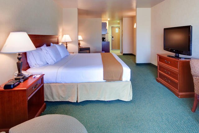 Hotel photo 7 of Holiday Inn Express & Suites Tehachapi Hwy 58/Mill St., an IHG hotel.