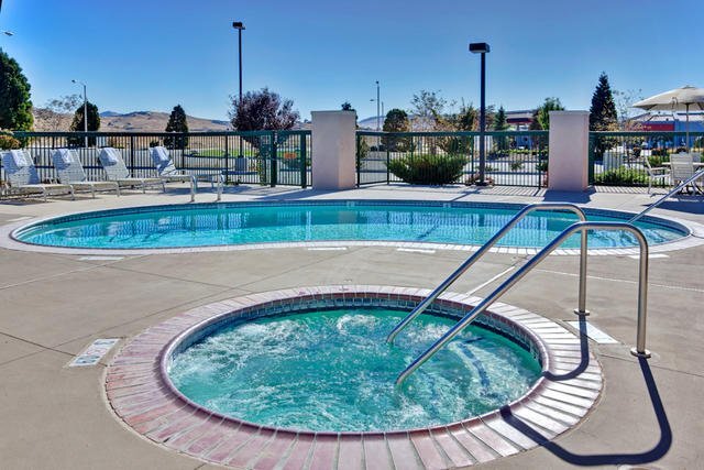 Hotel photo 23 of Holiday Inn Express & Suites Tehachapi Hwy 58/Mill St., an IHG hotel.