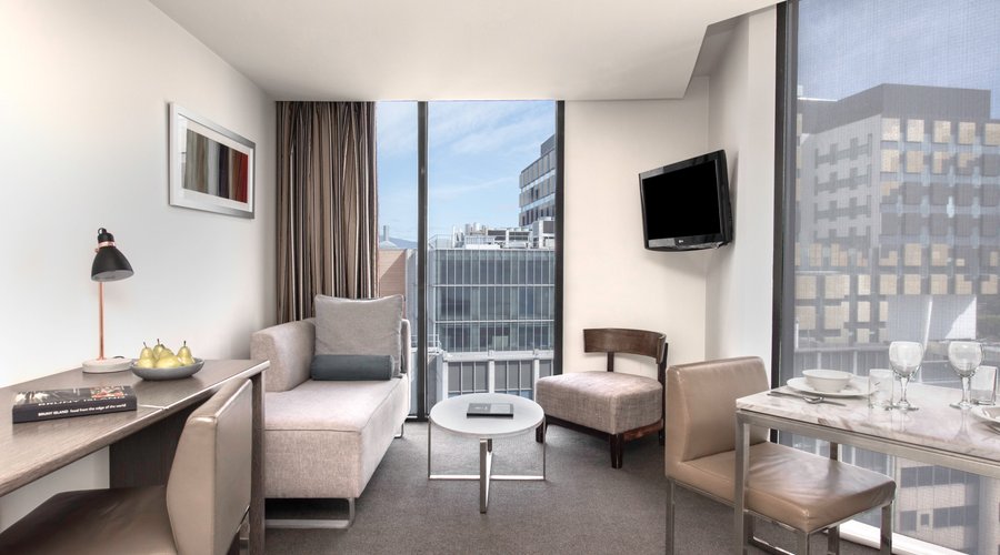 Mantra-Collins-Hotel-Hobart-1-Bedroom-Executive-Apartment-Lounge