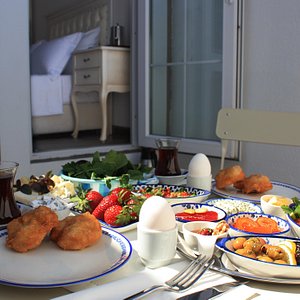 19 Oda Bozcaada Otel Konaklama Oda Servisi Kahvaltı