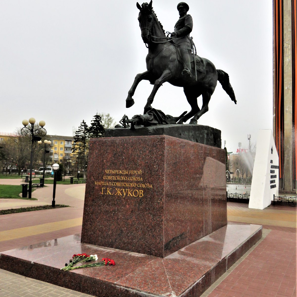 памятник площади победы в калуге