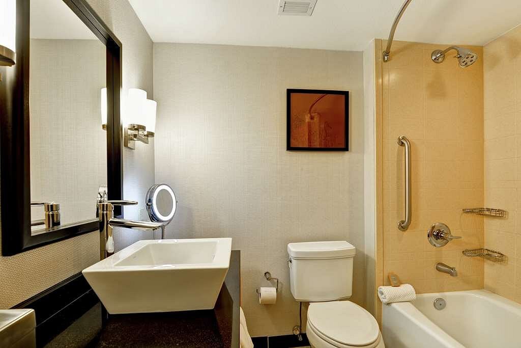 DoubleTree by Hilton Hotel Baton Rouge, khách sạn tại Baton Rouge